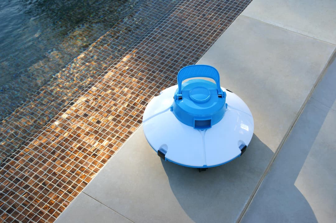 Robot piscine Robot piscine autonome Frisbee bleu - nettoyage fond plat - 5x3m max Bestway 3