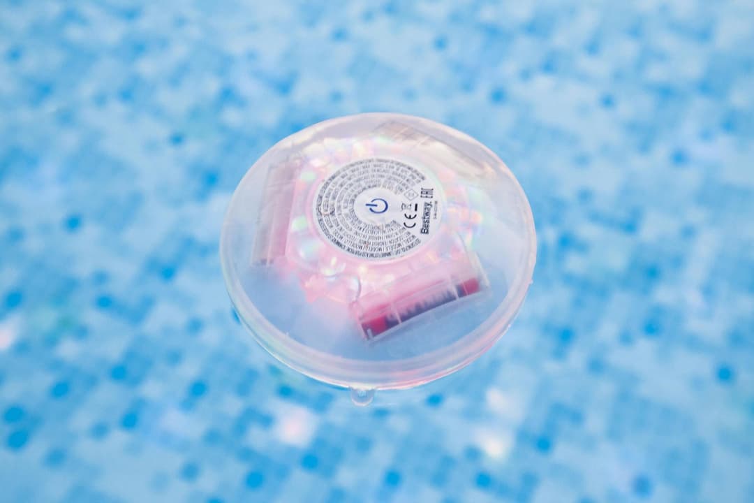 Accessoires Piscine Lumière flottante à LEDS diamètre 14 cm Bestway 2