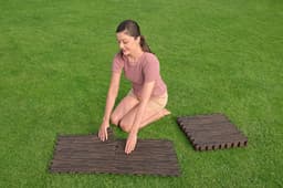 Accessoires Piscine Tapis de sol décor bois pour piscine et spa 12 pièces 50 x 50 cm Bestway 2