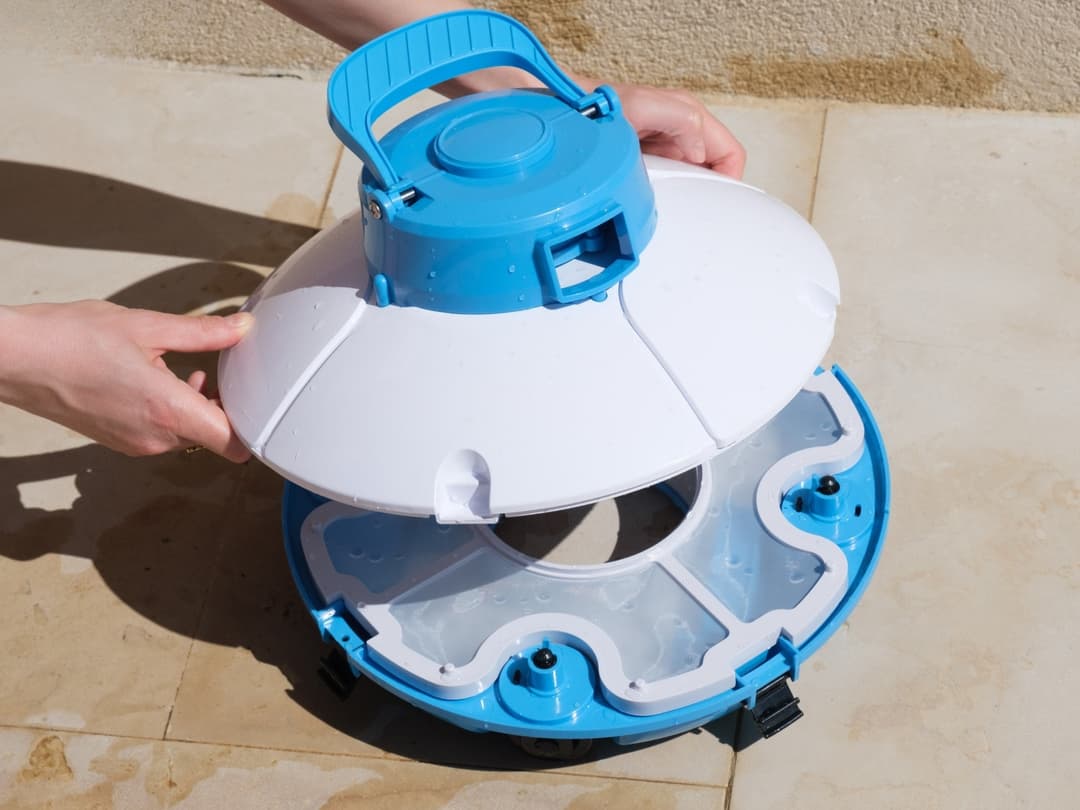 Robot piscine Robot piscine autonome Frisbee bleu - nettoyage fond plat - 5x3m max Bestway 5