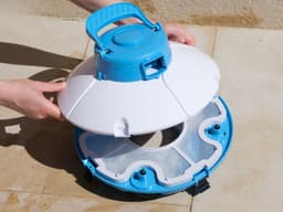 Robot piscine Robot piscine autonome Frisbee bleu - nettoyage fond plat - 5x3m max Bestway 5