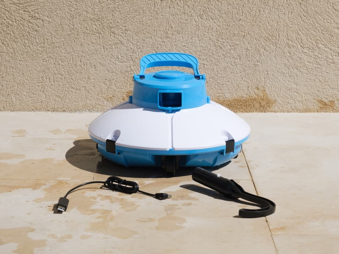 Robot piscine Robot piscine autonome Frisbee bleu - nettoyage fond plat - 5x3m max Bestway 4