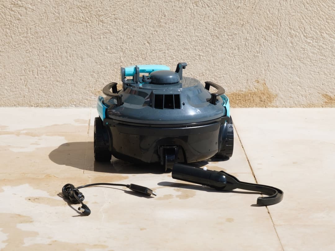 Robot piscine Robot piscine autonome Guppy gris - nettoyage fond plat - 10m² max Bestway 5