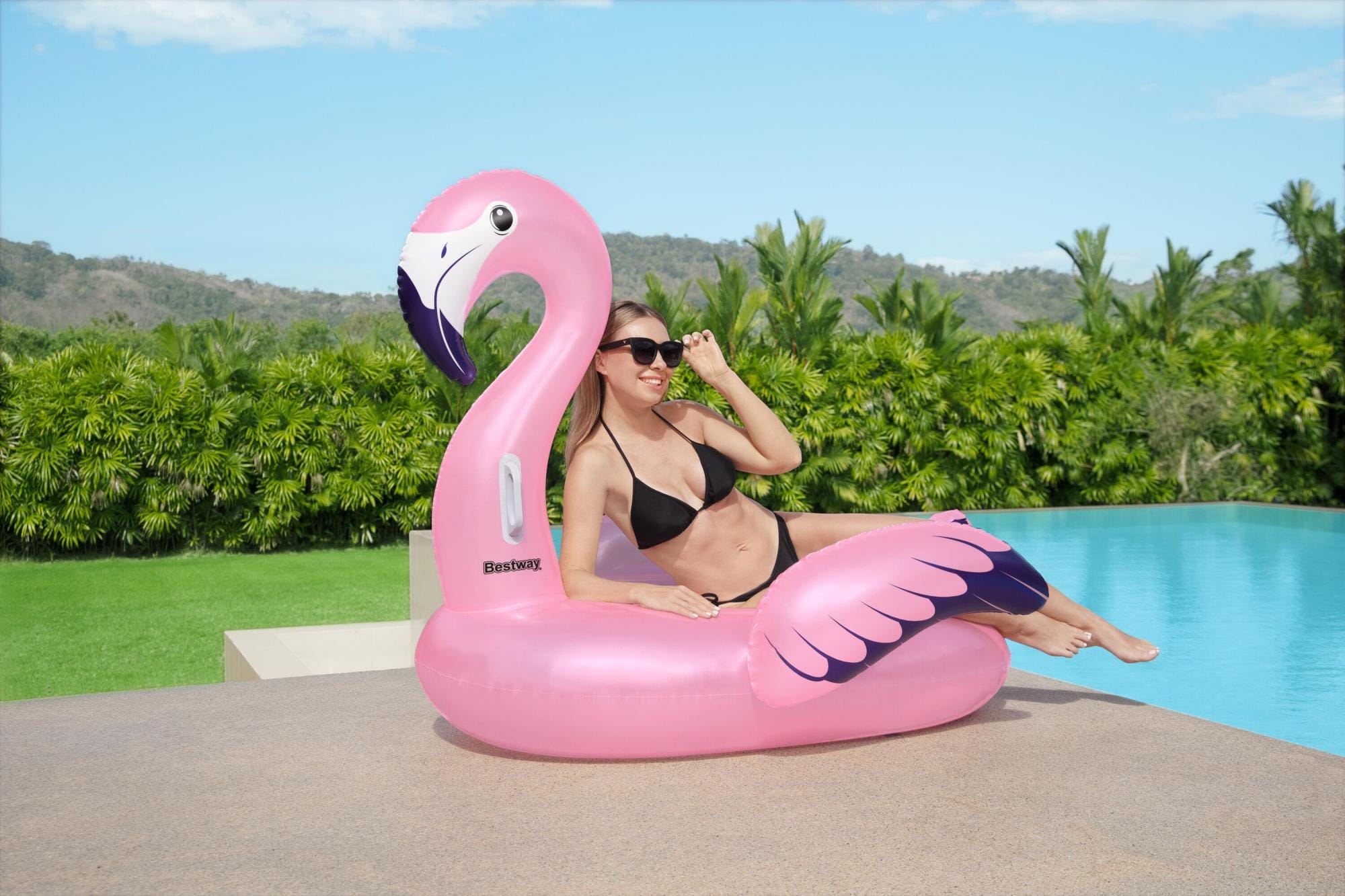 Jeux d'extérieur et trampoline Bouée flamant rose XXL à chevaucher Bestway 1