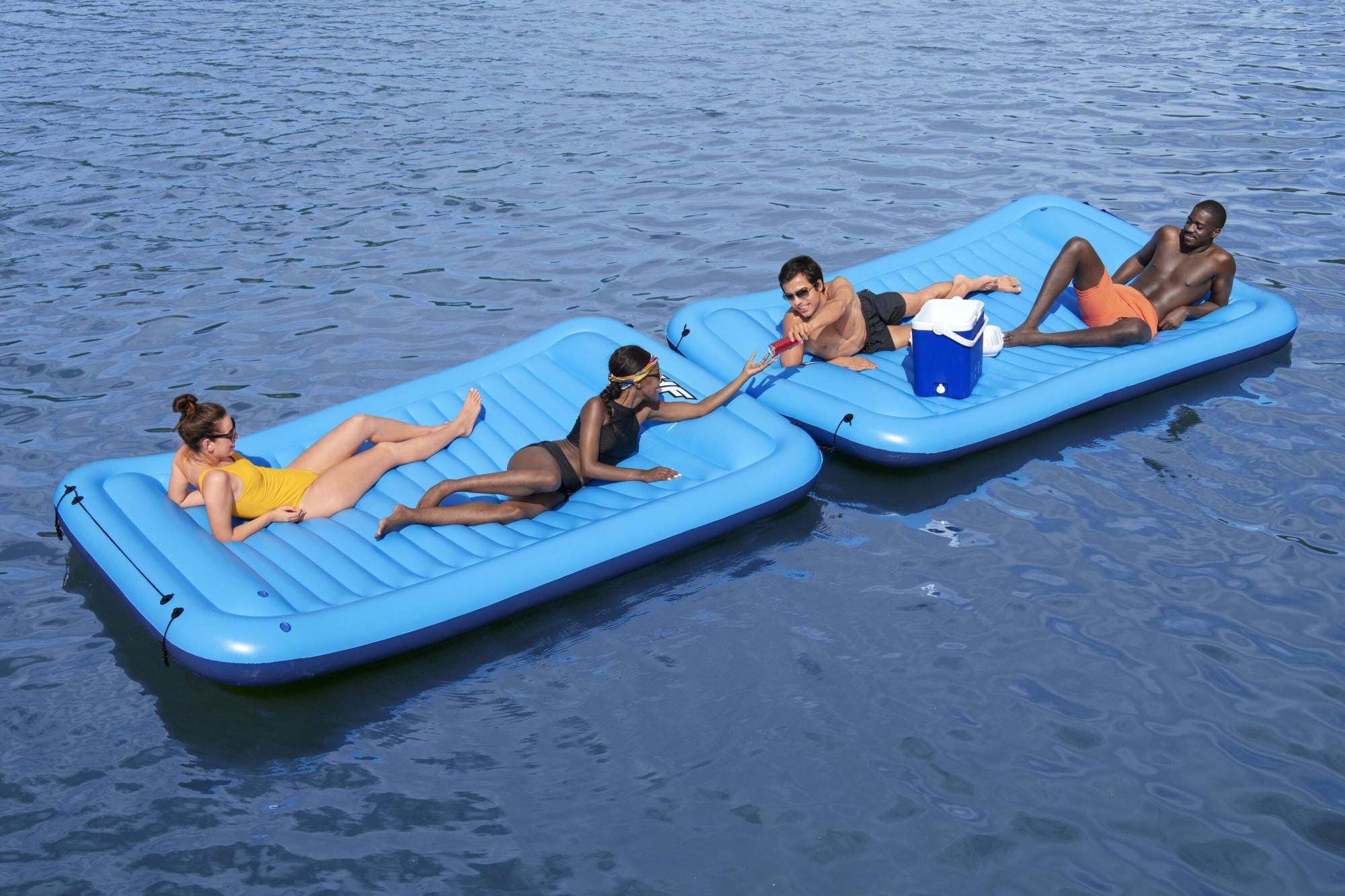 Jeux d'extérieur et trampoline Plateforme flottante Sun Soaker™, 290 x 191 cm, 4 places, 360 kg max, 4 boucles Clasp 'N GO™ connectables Bestway 1