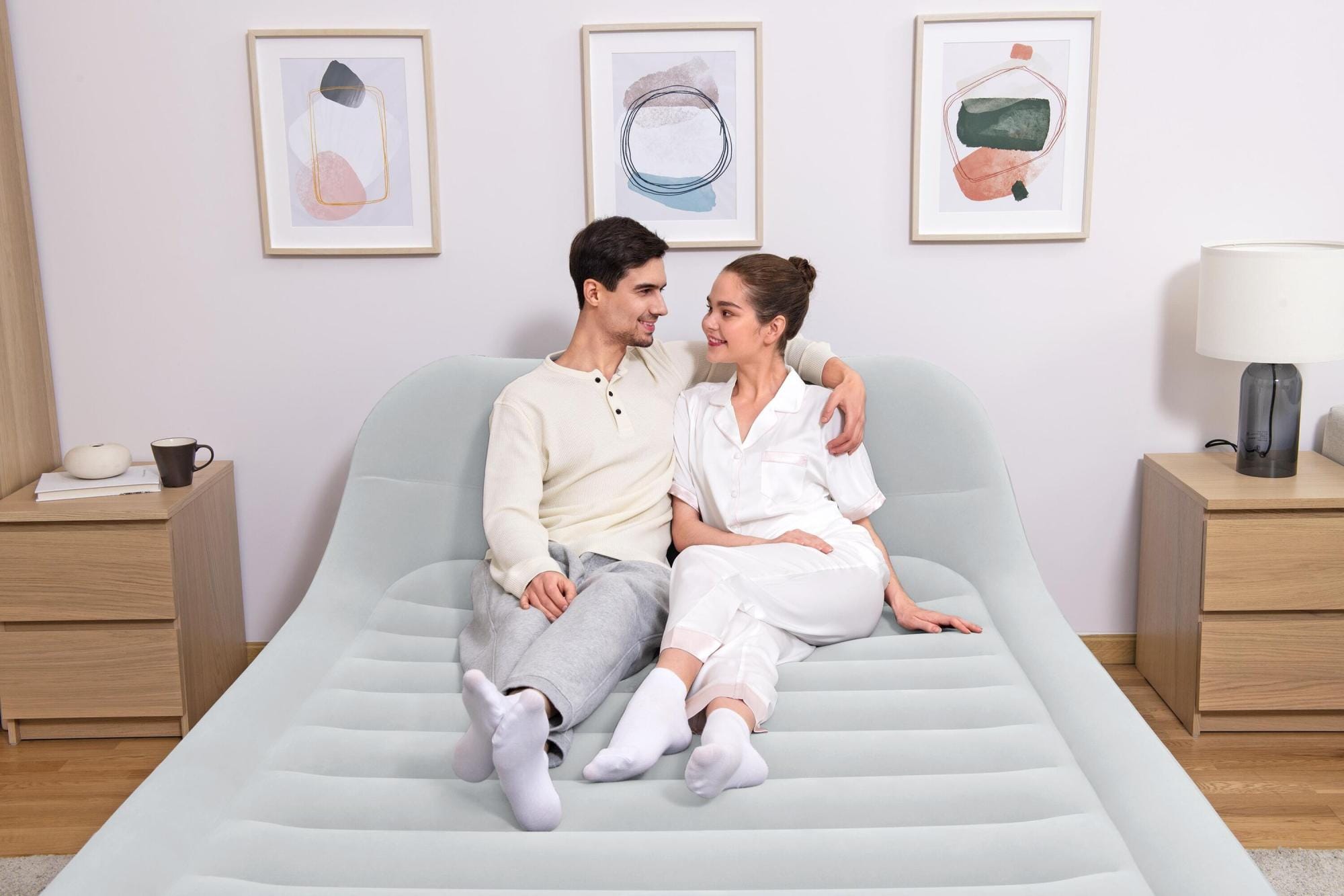 Matelas gonflables Lit gonflable 2 places 226 x 152 x 84 cm tête de lit et pompe intégrée Bestway 1