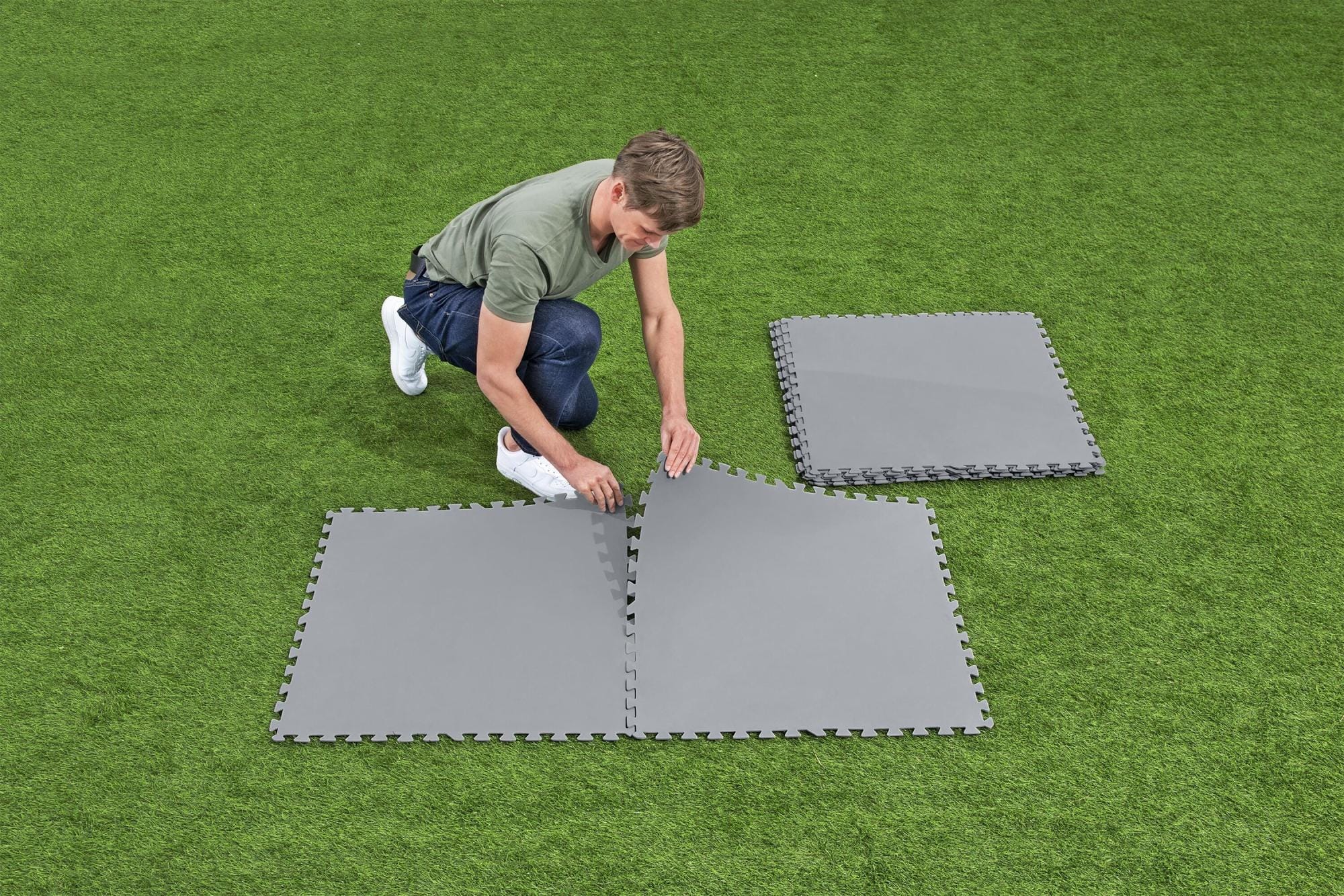 Accessoires Piscine Lot de 9 tapis 78 x 78 cm de protection pré formés  Bestway 1