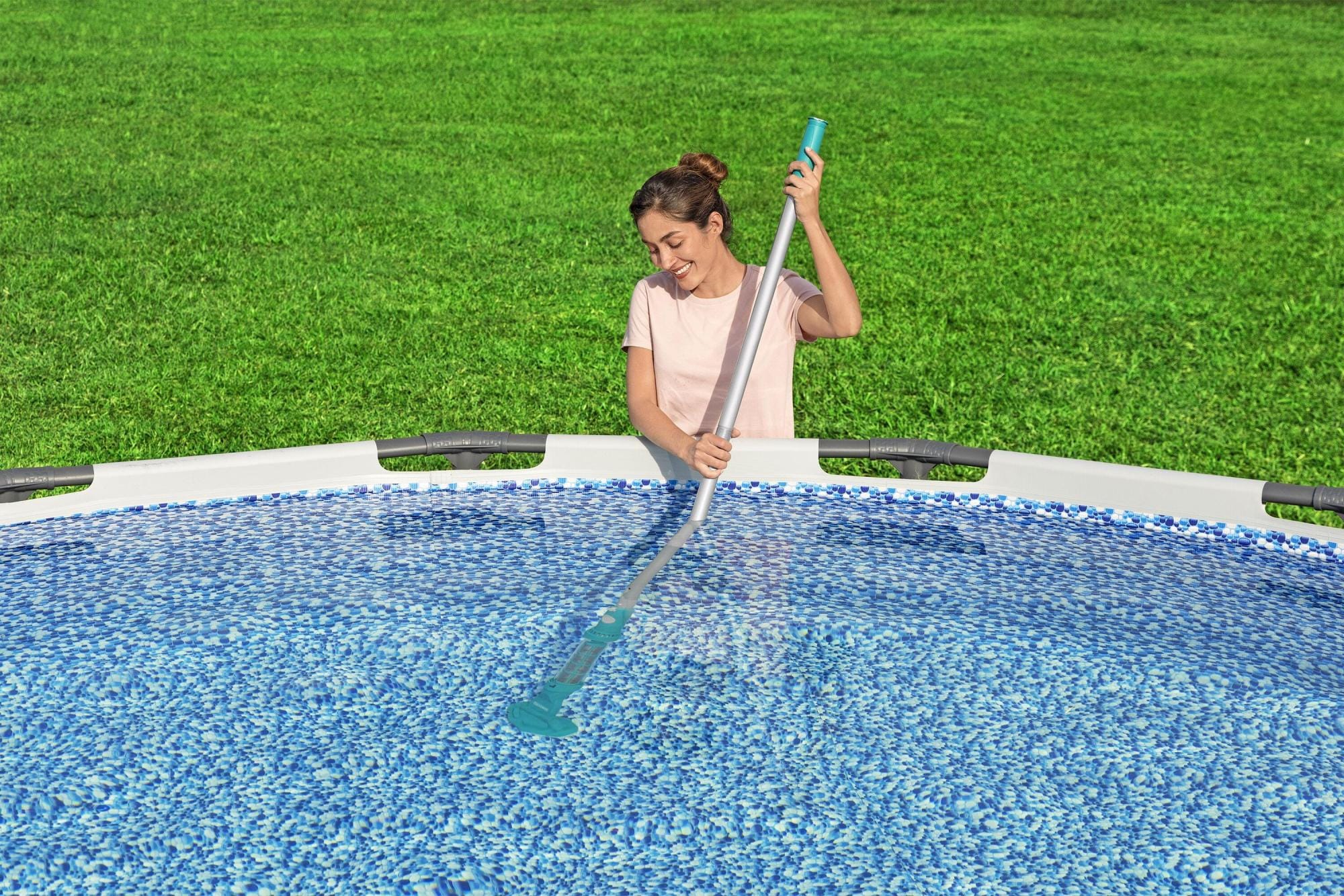 Accessoires Piscine Aspirateur pisicne rechargeable Aquasurge pour piscine jusqu'à 6,10m Bestway 2