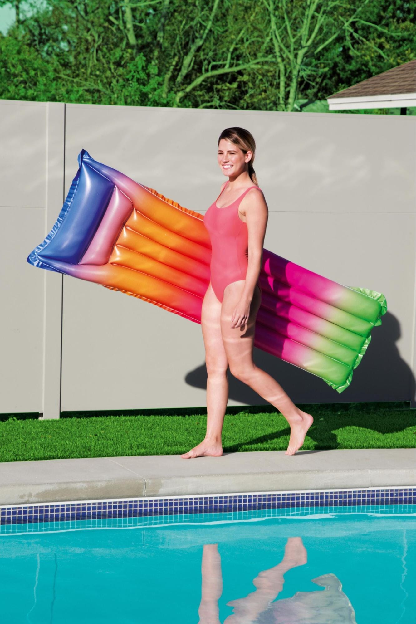 Jeux d'extérieur et trampoline Matelas gonflable plage ou piscine Fashion Rainbow 183 x 89 cm Bestway 1