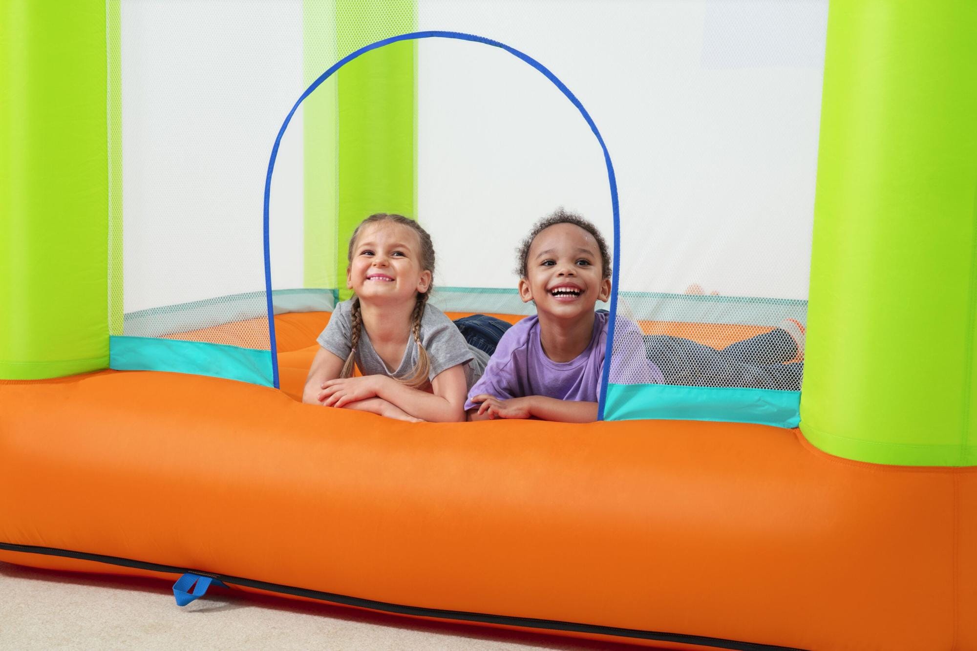 Jeux d'extérieur et trampoline Trampoline à air constant Jump and Soar™, 194 x 175 x 170 cm, 113 kg max, parois en maille, souffleur Bestway 1