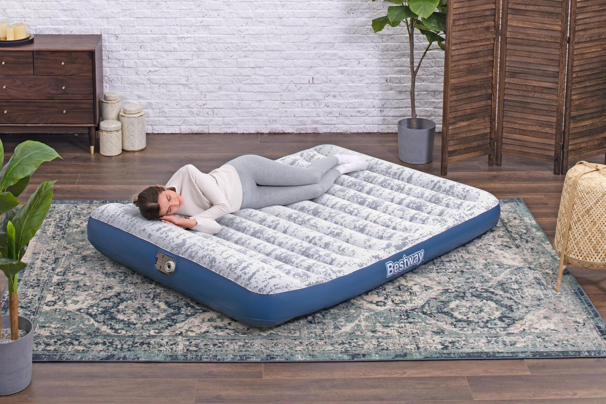 Matelas gonflables Lit gonflable 2 places 203 x 152 x 30cm avec pompe électrique intégrée Bestway 1