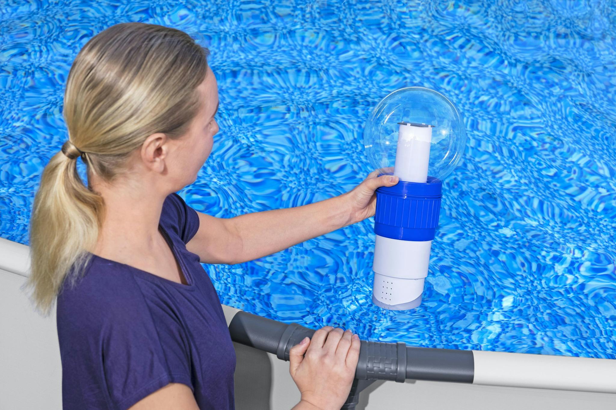 Accessoires piscine et spa Distributeur de produits chimiques LED Solar Sphere™ Bestway 3