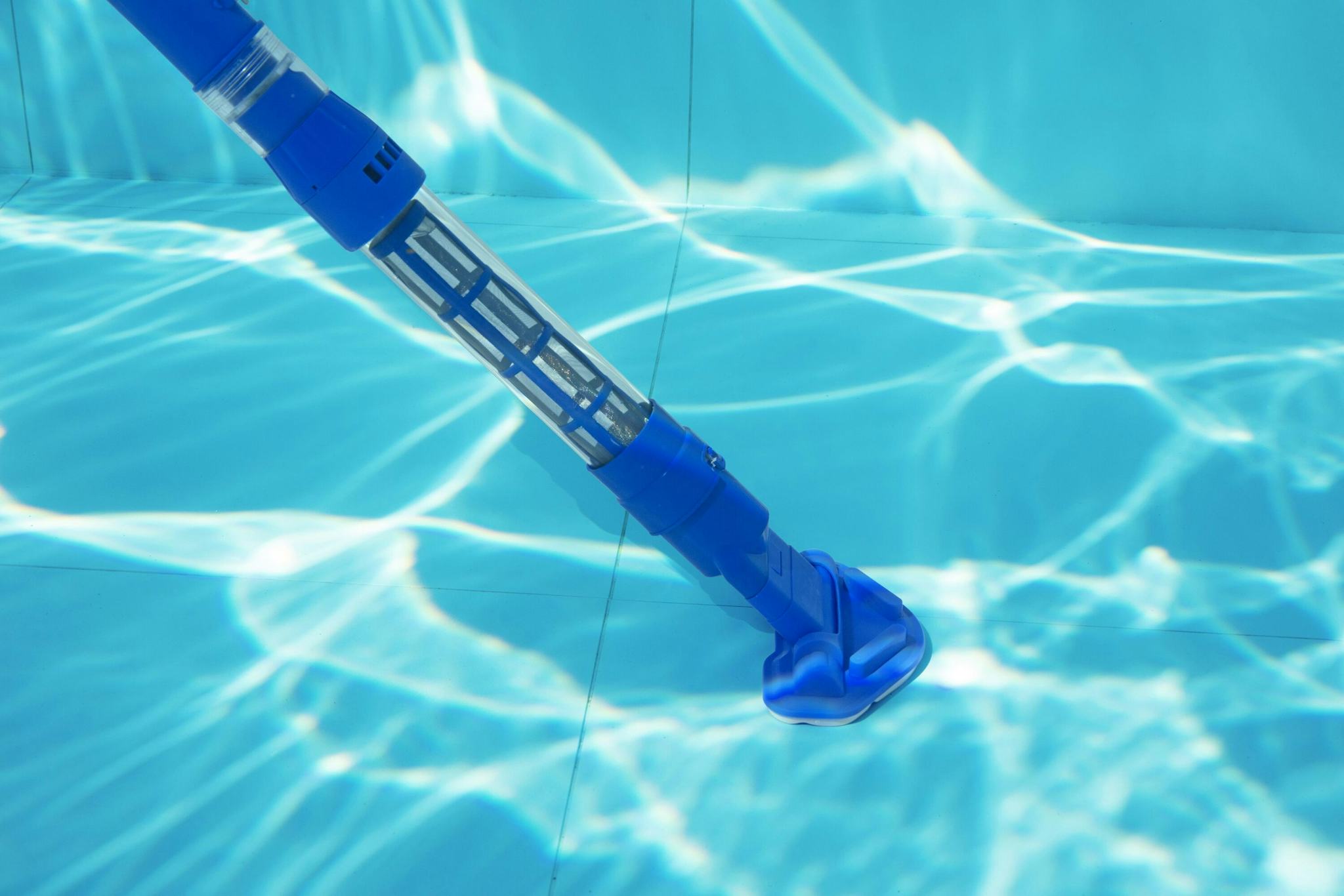 Accessoires piscine et spa Aspirateur rechargeable Aquasurge™, temps de marche 50 minutes, pour piscines jusqu'à 6,10m de diamètre, 2 têtes interchangeables inclus Bestway 11